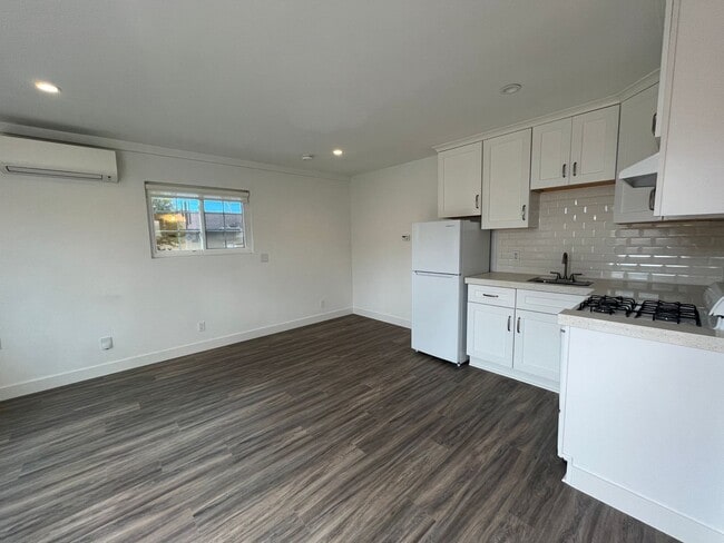 Photo - MACKINNON Unit -