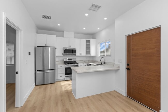 Photo - 6704 Saranac St