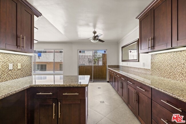 Building Photo - 1033 6th St Unit 205