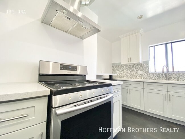 Photo - 1830 Cloverdale Ave Unit 4