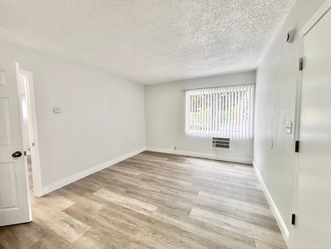 Photo - 4241 Van Horne Ave Unit 4241 Van Horne Ave #5