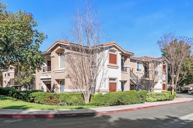 Building Photo - 10728 Sabre Hill Dr Unit #137