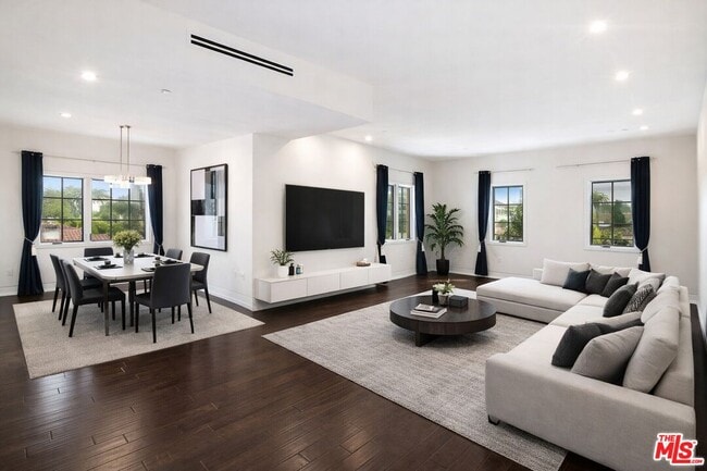 Building Photo - 225 S Hamilton Dr Unit 304