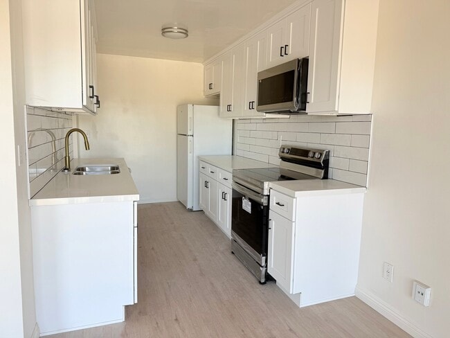 Photo - 10200 De Soto Ave Unit 327
