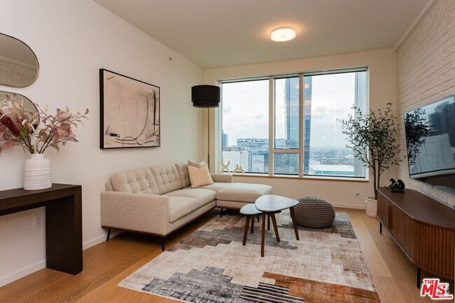 Building Photo - 889 Francisco St Unit 2602 Rental