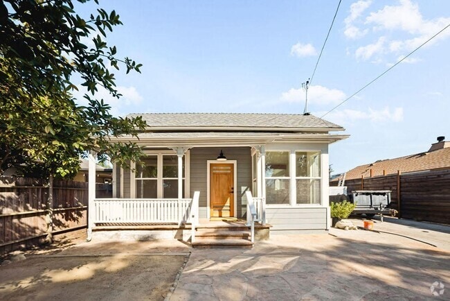 Building Photo - 616 W De La Guerra St Unit A Rental