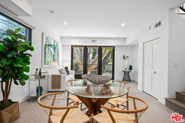 Photo - 1016 N Martel Ave Unit 105