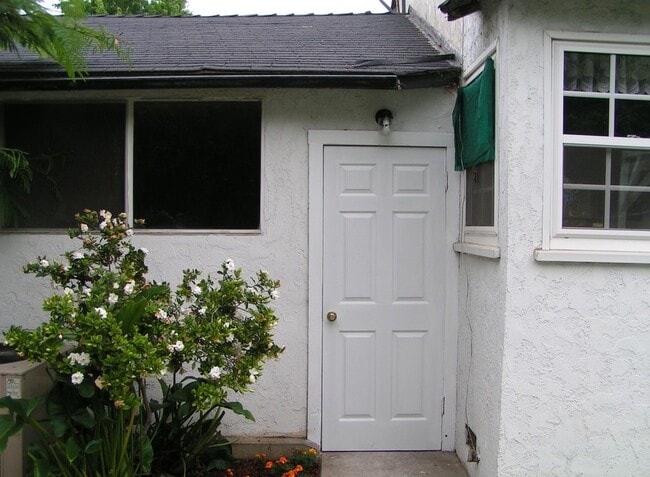 Photo - 16931 Schoolcraft St