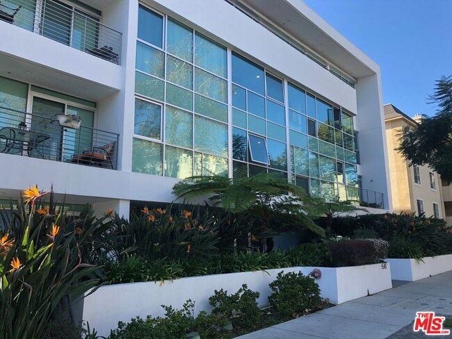Photo - 1545 S Bentley Ave Condo Unit 103