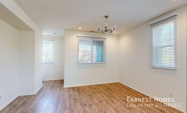 Photo - 14834 Nordhoff St