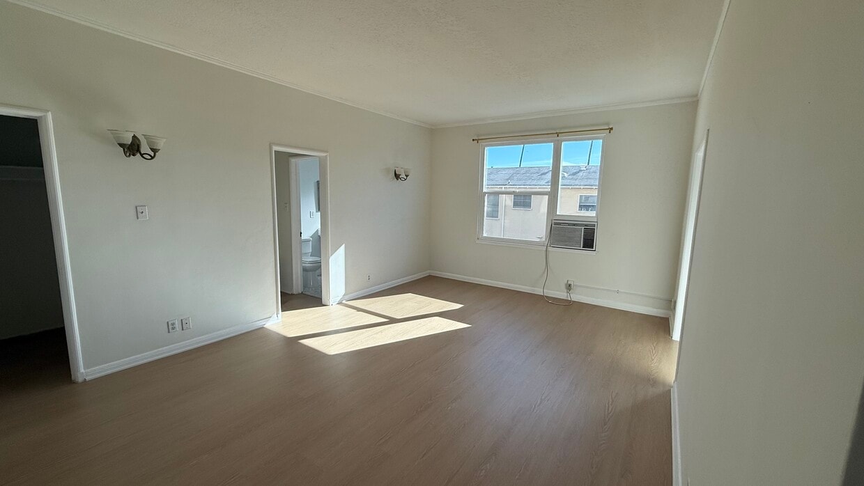 Floor Plan - Large & Bright Studio Unit -