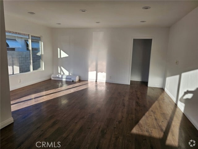 Building Photo - 5828 N Vista St Rental