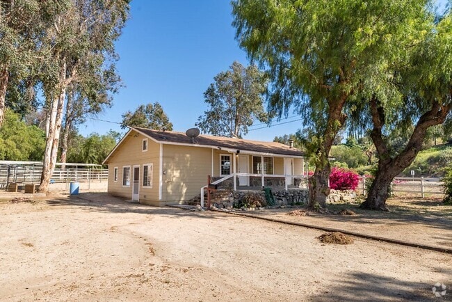 Building Photo - One bedroom Guest House on Horse Property