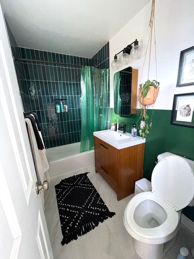 Bathroom with bathtub - 2264 Imperial Ave