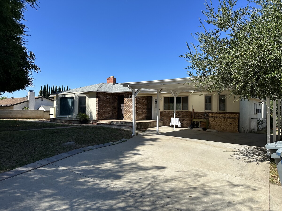 Photo - 2152 Bear Valley Pky