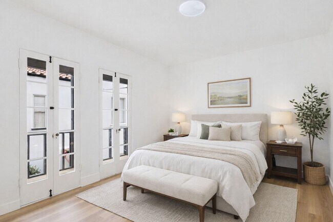 Photo - 1533 E 3rd St Unit 1535