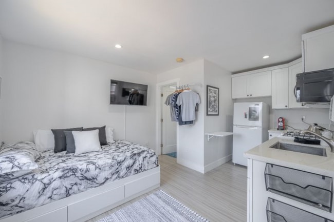 Photo - 2503 Hillcrest Dr Unit Tiny House