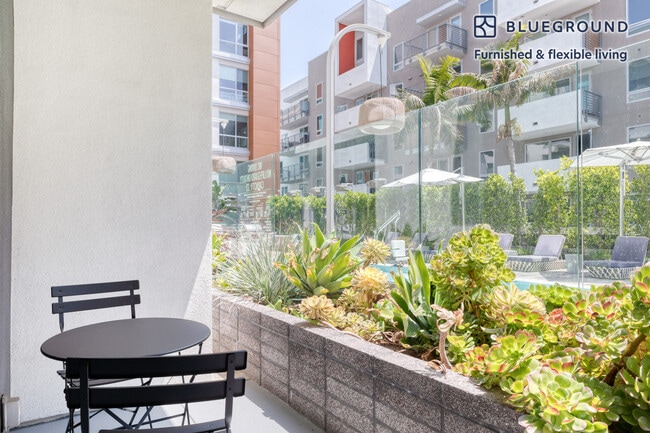 Photo - 230 W 3rd St Unit FL3-ID737