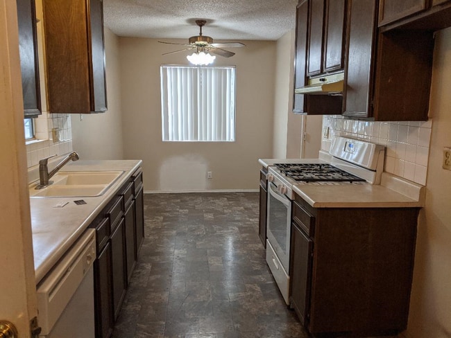 KITCHEN/DINNING - 2133 Casita Ct