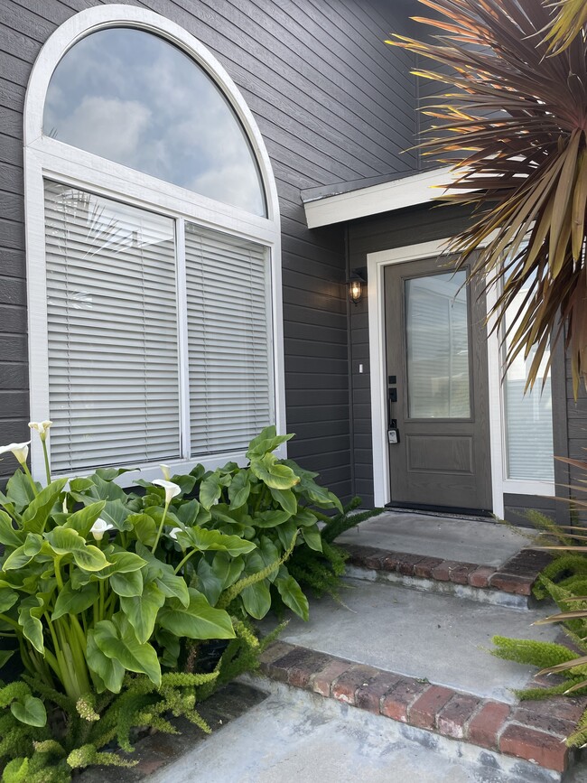 Come on in... - 2220 Curtis Ave