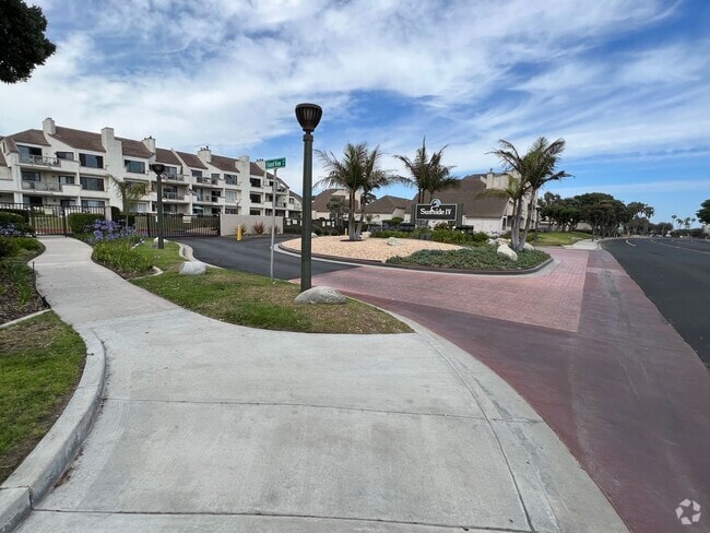 Building Photo - Two bedroom condo on the beach