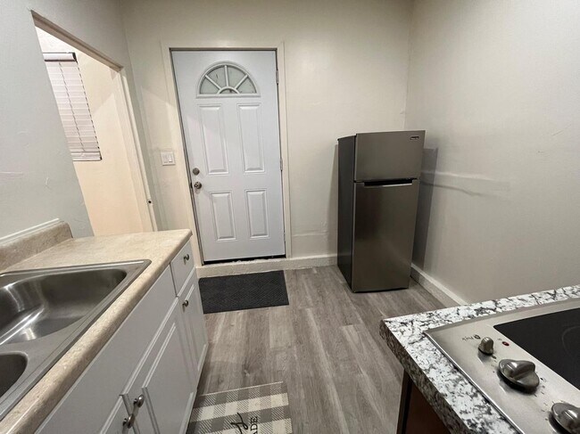 Photo - 2645 Chadwell Ave Unit Studio