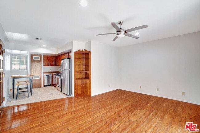 Photo - 1824 S Barrington Ave Condo Unit A