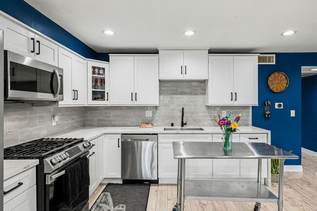 Photo - 2700 Cahuenga Blvd E Unit 1203