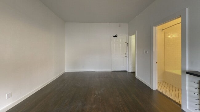 Photo - Sunset Apts...Gorgeous Newly Remodeled Apa...
