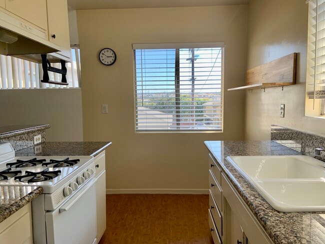 Photo - 1511 Artesia Blvd Apartments Unit 4