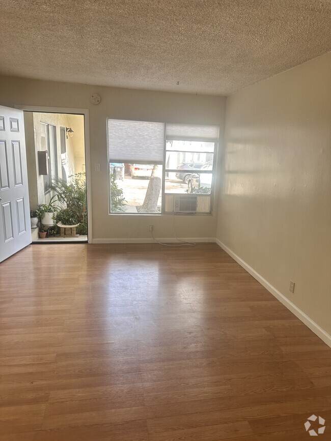 Building Photo - Rochester Gardens Rental