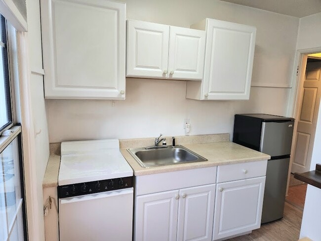 Photo - 19144 Calvert St