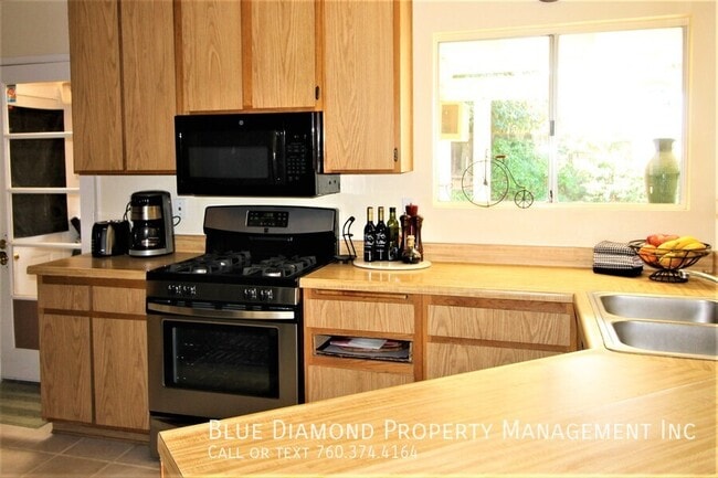 Photo - 657 Cedar St