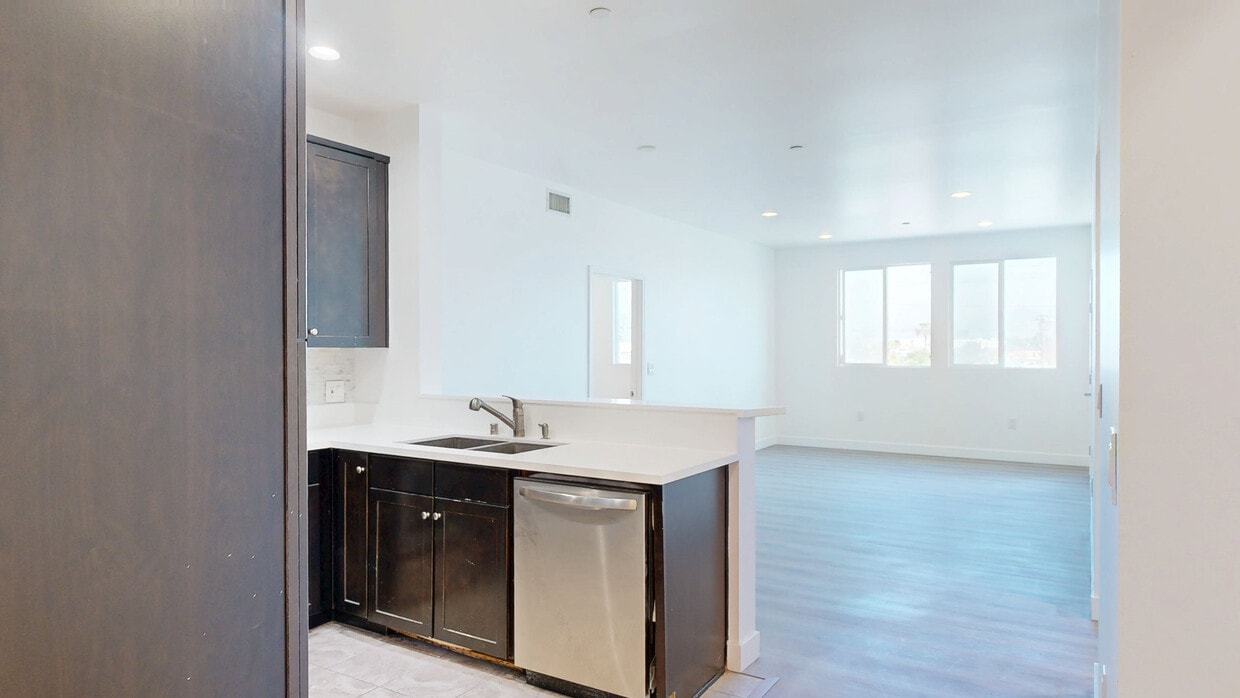 3D Tour - 8248 Sepulveda Pl