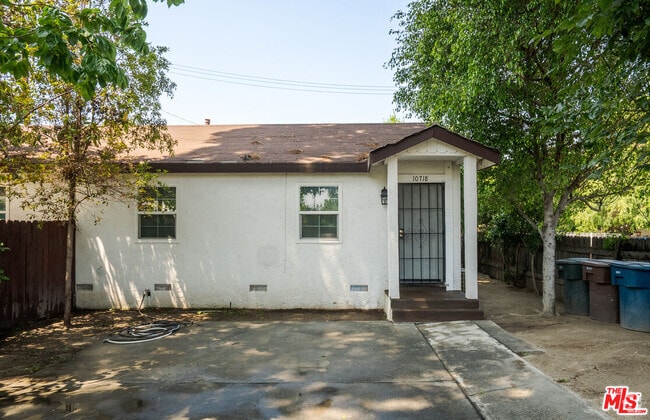 Building Photo - 10718 Elliott Ave Rental