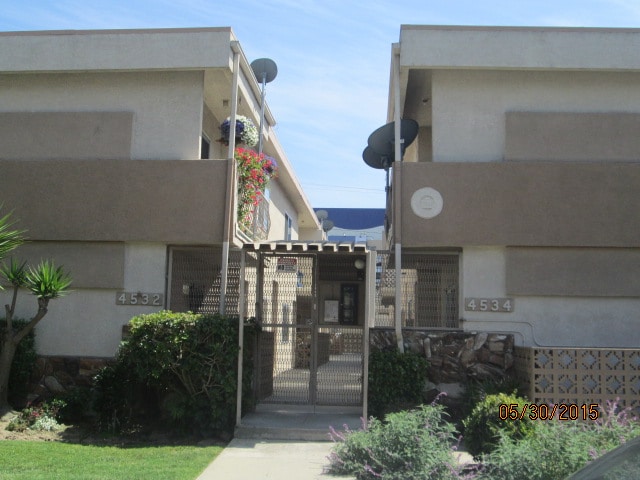 Photo - 4532 W 173rd St Apartment Unit 4