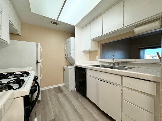 Photo - COMING SOON!! Charming UPSTAIRS 2 Bed/ 1 Bath Condo in Indio!!