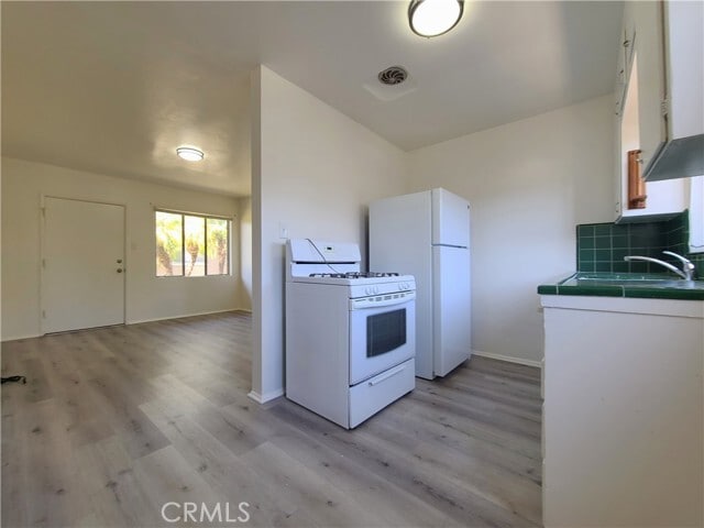 Photo - 10926 Evans St
