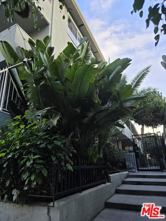 Photo - 350 S Hobart Blvd Apartment Unit 3