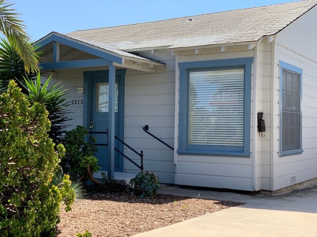 Building Photo - Cozy 1 bedroom cottage beach close with a yard, off street parking and a garage. Pets allowed