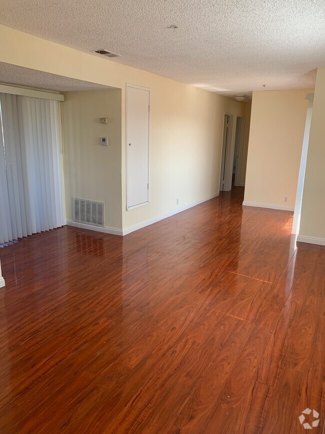 Building Photo - 1113 Circle City Dr Unit 201 Rental