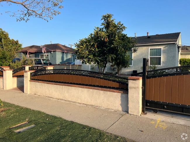 Building Photo - 722 W Hollyvale St Rental