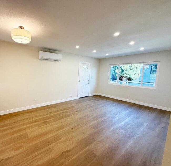 Photo - 665-669 Townsite Drive - 667 Townsite Dr