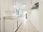 Photo - 727 E 81st St