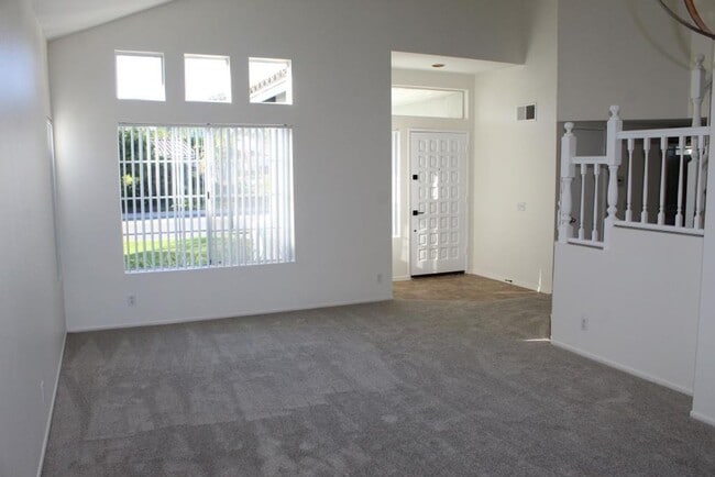 Photo - 4Bed/3Bath with 1 bed and bath downstairs & bonus room~ Avenida Andante