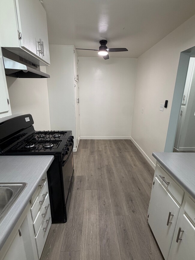 Photo - 6932 Woodley Ave Unit 6