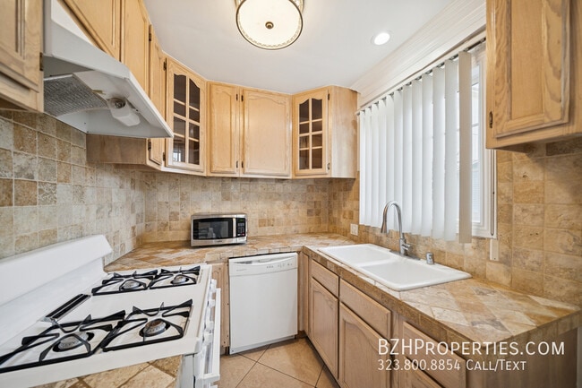 Photo - 710 Westmount Dr Unit A