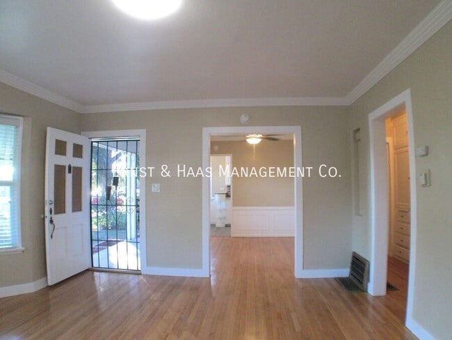 Photo - 215 E Scott St