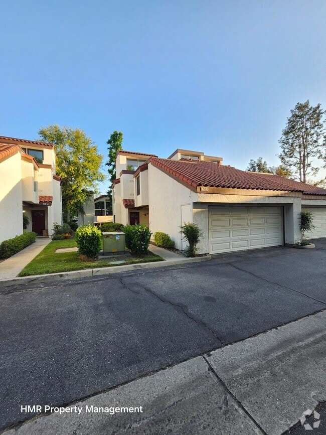 Building Photo - Beautiful 3-Bed, 3-Bath Condo in Prime Cla...