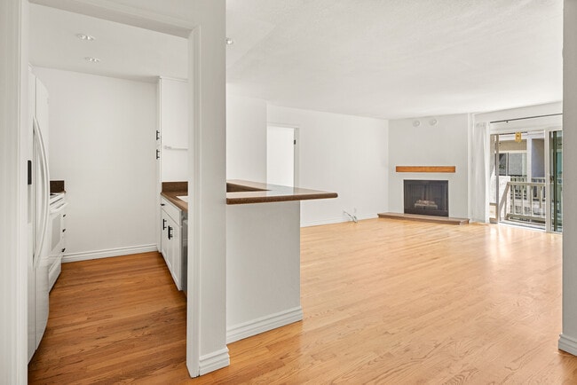 Building Photo - 8740 Tuscany Ave Unit 202 Rental